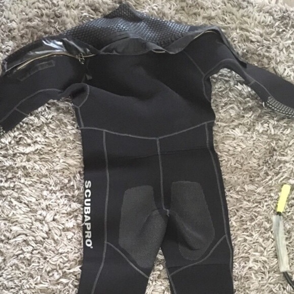 Brand new scubapro semi-dry suit - Picture 7 of 8
